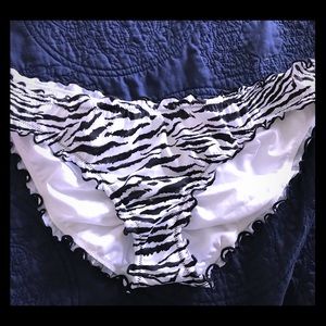 Ruffle cheeky bottom